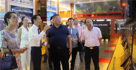 马来西亚首相特使张庆信一行莅临罗普特参观考察