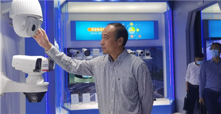 长江大学党委副书记、副校长杜国锋一行莅临罗普特科技集团考察交流