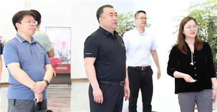 内蒙古扎赉特旗委副书记、人民政府旗长麒麟一行莅临罗普特集团考察指导